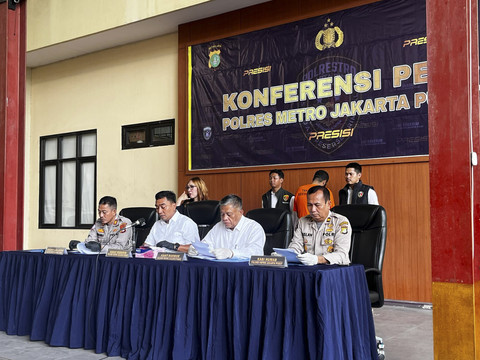 Konferensi pers kasus pengacara membawa senpi dan narkoba di Polres Jakarta Pusat, Kemayoran, Senin (28/4/2025). Foto: Rayyan Farhansyah/kumparan