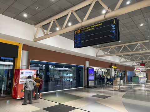 Terminal kedatangan internasional di Bandara Internasional Sultan Mahmud Badaruddin (SMB) II Palembang, Sumatera Selatan Foto: Classy Blessy Project/Shutterstock