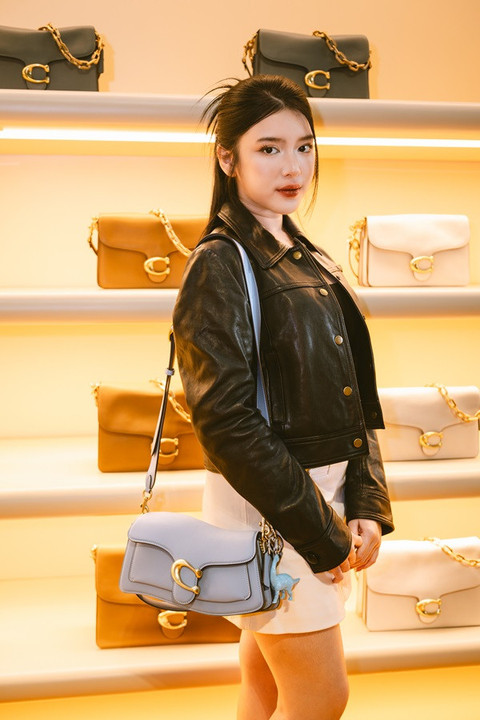 Instalasi The Coach Tabby Shop di Astha District 8, Jakarta. Foto: Coach Indonesia