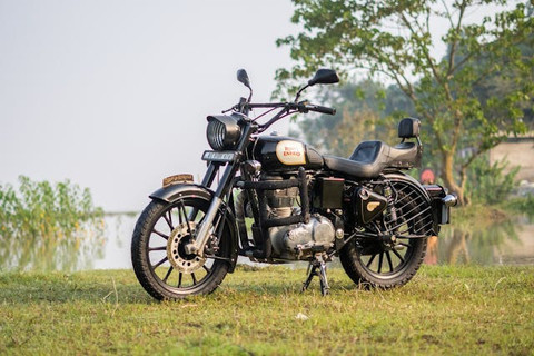 Ilustrasi untuk Harga Motor Royal Enfield. Sumber: Pexels/Pragyanbezbo