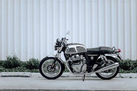 Ilustrasi untuk Harga Motor Royal Enfield. Sumber: Pexels/Matheus Triaquim