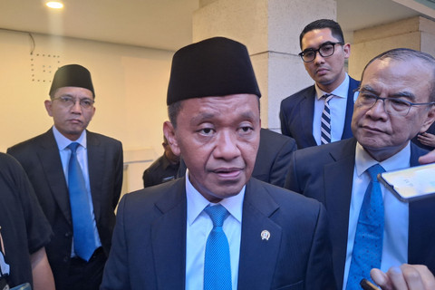 Menteri Energi dan Sumber Daya Mineral (ESDM) Bahlil Lahadalia ditemui di kantor Kementerian ESDM, Jakarta Pusat, Senin (28/4/2025). Foto: Argya D. Maheswara/kumparan 