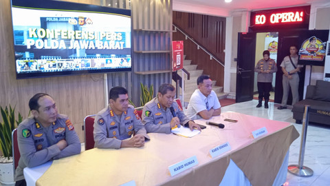 Polda Jawa Barat merilis hasil tes DNA kasus pemerkosaan di RSHS Bandung oleh tersangka Priguna. Foto: Robby Bouceu/kumparan