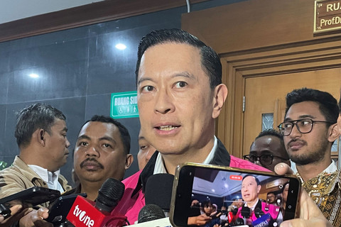 Eks Menteri Perdagangan RI Thomas Trikasih Lembong atau Tom Lembong saat dijumpai wartawan di sela-sela skors persidangan kasus dugaan importasi gula di Pengadilan Tipikor Jakarta, Senin (28/4/2025). Foto: Fadhil Pramudya/kumparan