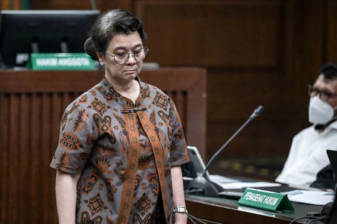 Terdakwa dugaan kasus suap vonis bebas Gregorius Ronald Tannur, Lisa Rachmat menjalani sidang lanjutan di Pengadilan Tipikor, Jakarta, Senin (28/4/2025). Foto: Fauzan/ANTARA FOTO