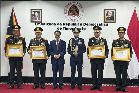 Empat Jenderal Polri menerima penghargaan dari Pemerintah Timor Leste. Foto: Polri