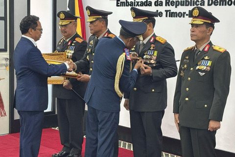 Empat Jenderal Polri menerima penghargaan dari Pemerintah Timor Leste. Foto: Polri