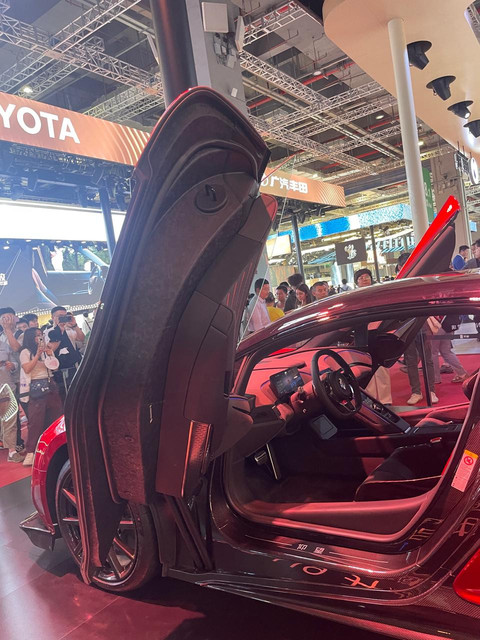 Mobil supercar Yangwang U9. Foto: Arifin Asydhad/kumparan