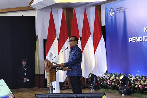 MenkoPMK Pratikno memberikan sambutan dalam rapat konsolidasi Kementerian Pendidikan Dasar dan Menengah (Kemendikdasmen) di Pusdiklat Kemendikbud, Depok, Jawa Barat, Selasa (29/4/2025). Foto: Alya Zahra/kumparan 