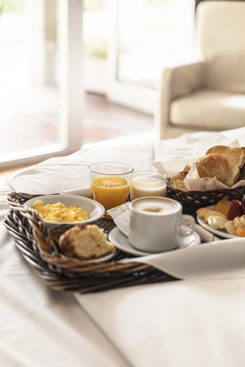Tray table hotel. Foto: foodiefootage/Shutterstock