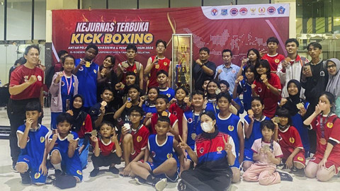 Siswa-siswi SMAN 103 Jakarta Timur saat menjuarai Kejurnas Kick Boxing 2024. Foto: Dok. OSIS SMAN 103 Jakarta Timur