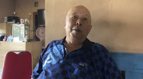 Endang Junaedi, pemilik jembatan perahu di Dusun Rumambe, Desa Anggadira, Kecamatan Klari, Karawang. Foto: Dok. Istimewa