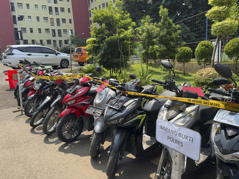 Barang bukti kasus Curanmor selama bulan April 2025 di wilayah hukum Polres Jakarta Barat pada Selasa (29/4/2025). Foto: Abid Raihan/kumparan