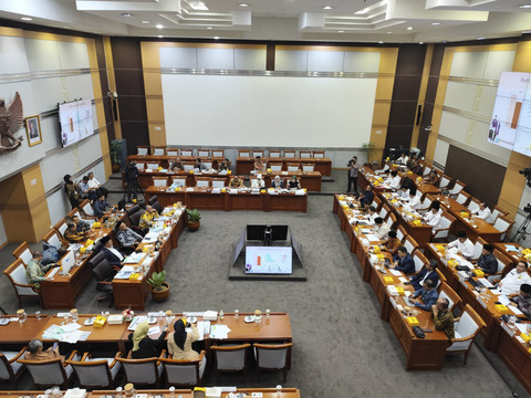 Suasana Rapat Kerja (Raker) Komisi VIII DPR dengan Kepala BPH RI, RDP dengan Dirjen PHU Kemenag RI serta maskapai terkait persiapan haji 2025 di Kompleks Parlemen Senayan, Jakarta, Selasa (29/4/2025). Foto: Luthfi Humam/kumparan