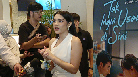 Artis Davina Karamoy saat ditemui usai perilisan Trailer dan Poster Film Tak Ingin Usai Di Sini. Foto: Aprilandika Pratama/kumparan