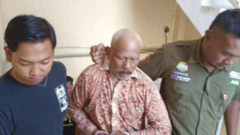 Sujito (67), pelaku pembacokan tiga orang saat salat subuh di Mushola Al Manar RT 04 RW 02 Desa/Kedungadem, Kabupaten Bojonegoro, Selasa (29/4/2025). Foto: Dok. Istimewa