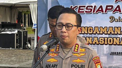 Kabid Humas Polda Metro Jaya Kombes Pol Ade Ary Syam saat menjawab pertanyaan wartawan di Monas, Jakarta Pusat, Selasa (29/4/2025). Foto: Rayyan Farhansyah/kumparan