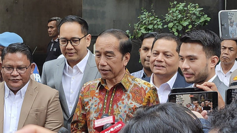 Presiden ke-7 RI, Jokowi usai melapor terkait tudingan ijazah palsu di Polda Metro Jaya, Rabu (30/4/2025). Foto: Rachmadi Rasyad/kumparan