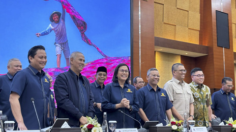 Menteri Keuangan Sri Mulyani dan jajarannya dalam konferensi pers APBN KiTa di Kantor Kementerian Keuangan, Rabu (30/4/2025). Foto: Ave Airiza Gunanto/kumparan