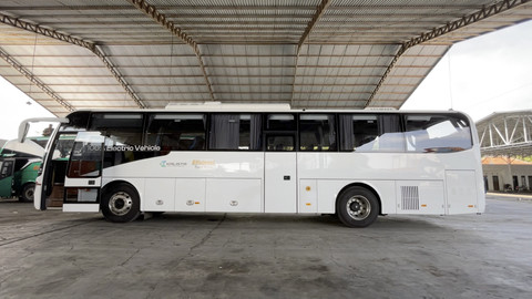 Uji coba bus listrik Antar Kota Antar Provinsi (AKAP) antara Kalista dan PO Efisiensi. Foto: Dok. Efisiensi