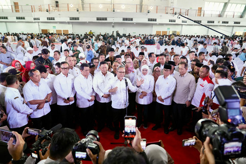 Menko  ulkifli Hasan  saat menyampaikan arahannya dalam Peluncuran dan Dialog Percepatan Musyawarah Desa Khusus (Musdesus) Pembentukan Koperasi Desa Merah Putih bersama Kepala Desa se-Jawa Timur, Gedung Jatim Expo Surabaya, Surabaya, Jawa Timur, Rabu (30/4/2025). dok Kementerian Koordinator Bidang Pangan