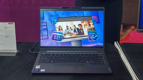 Lenovo K14 Gen 3, laptop TKDN pertama yang menggunakan prosesor Intel Core Ultra. Foto: Habib Allbi Ferdian/kumparan