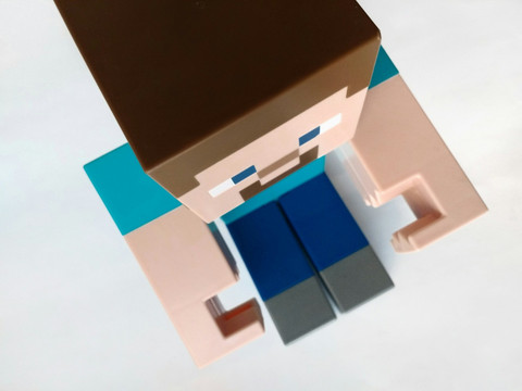 Ilustrasi spesifikasi minimum minecraft. Sumber: nina rivas/unsplash