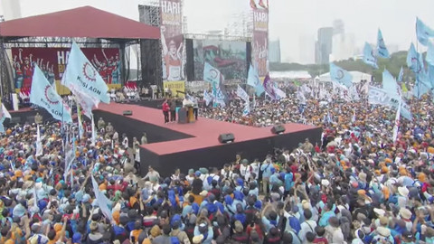 Presiden Republik Indonesia Prabowo Subianto menyampaikan pidato saat May Day 2025 di kawasan Monas, Jakarta, Kamis (1/5/2025).  Foto: Youtube/Sekretariat Presiden