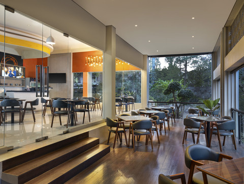Suasana Toastina, kafe ikonik di kawasan Dago.  Foto: Dok. Sheraton Bandung Hotel & Towers