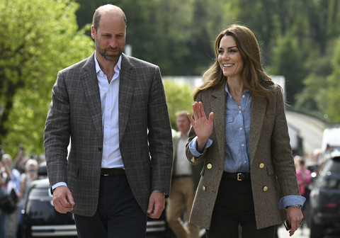 Pangeran William dan Kate Middleton merayakan ulang tahun ke-14 pernikahan di Pulau Mull, Skotlandia, pada Selasa (29/4/2025). Foto: Oli Scarff/Reuters