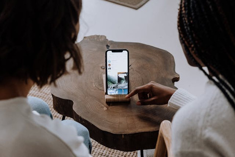 Ilustrasi utnuk Cara Block Orang di TikTok. Sumber: Pexels/Cottonbro