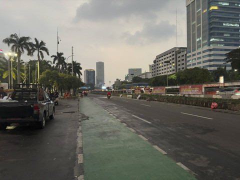 Massa aksi May Day telah bubarkan diri dari DPR RI, Kamis (1/5/2025). Foto: Abid Raihan/kumparan