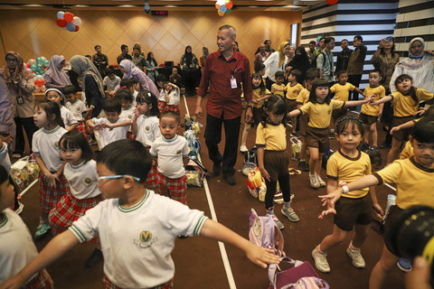 Pimpinan KPK Ibnu Basuki Widodo memberikan materi anti korupsi kepada anak-anak sekolah di Gedung ACLC KPK RI, Jumat (2/5/2025). Foto: Iqbal Firdaus/kumparan