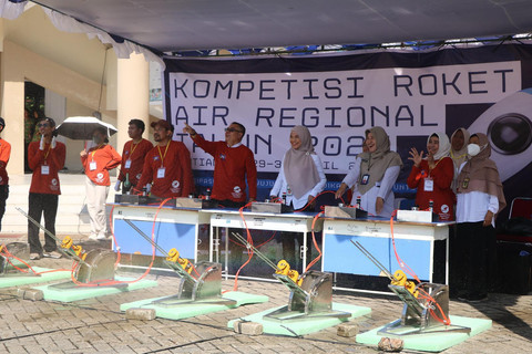 Kompetisi Roket Air Regional Tahun 2025 tingkat SMP dan SMA se-Kota Pontianak. Foto: Dok. Prokopim Pemkot Pontianak
