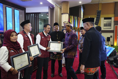 Kemensos menggraduasi 500 Keluarga Penerima Manfaat (KPM) Program Keluarga Harapan (PKH) di Gedung Samantha Krida Universitas Brawijaya, Malang,  Jumat (2/5/2025). Foto: Dok. Kemensos