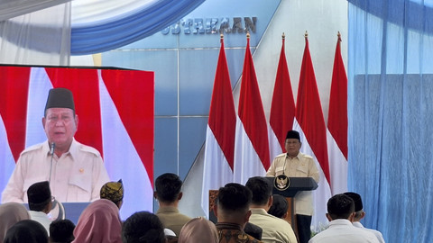 Presiden Republik Indonesia Prabowo Subianto dalam peluncuran Program Hasil Terbaik Cepat (PHTC) dan peringatan Hari Pendidikan Nasional (Hardiknas) 2025 di SDN 05 Cimahpar, Bogor Utara, Jawa Barat, Jumat (2/5/2025). Foto: Zamachsyari/kumparan