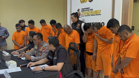 Para tersangka penyerangan di Kemang, Jakarta Selatan saat konferensi pers di Polres Jaksel, Jumat (2/5/2025).  Foto: Abid Raihan/kumparan