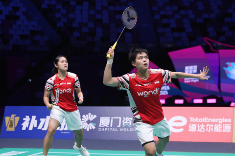 Lanny Tria Mayasari/Siti Fadia Silva Ramadhanti saat bertanding di Piala Sudirman 2025 yang digelar di Fenghuang Gymnasium, Xiamen, China. Foto: Dok PBSI
