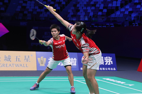 Lanny Tria Mayasari/Siti Fadia Silva Ramadhanti saat bertanding di Piala Sudirman 2025 yang digelar di Fenghuang Gymnasium, Xiamen, China. Foto: Dok PBSI