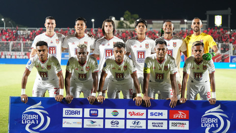 Malut United vs Persib Bandung dalam laga pekan ke-31 Liga 1 2024/25 di Stadion Gelora Kie Raha, Ternate, pada Jumat (2/5/2025). Foto: dok malut