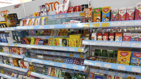 Obat-obatan yang dijual di salah satu apotek di Jakarta Selatan, Sabtu (3/5/2025). Foto: Alya Zahra/kumparan 