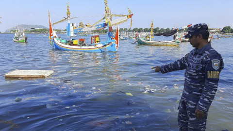 Tumpukan Sampah Selimuti Selat Bali, ancaman nyata bagi ekosistem dan Pariwisata Banyuwangi Foto: Istimewa