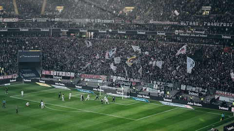 Ilustrasi link dan cara nonton live streaming Aston Villa vs Fulham. Foto: Unsplash/Valentin Kremer