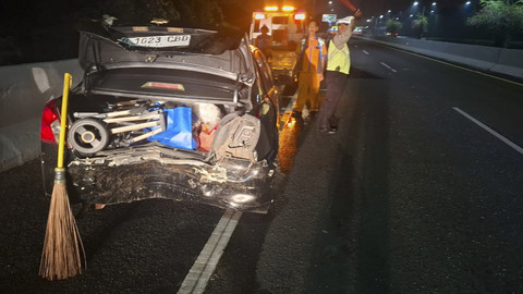 Insiden tabrak lari yang melibatkan mobil BYD Seal dengan mobil Chevrolet, di Jalan Tol Sedyatmo KM 22 arah Pluit, Sabtu (3/2/2025) dini hari. Foto: Dok. Ditlantas Polda Metro Jaya