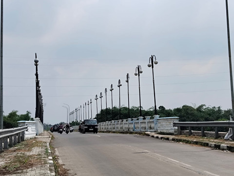 Jembatan baru Anggadita atau Rumambe II yang dibangun Pemkab Karawang. Foto: kumparan