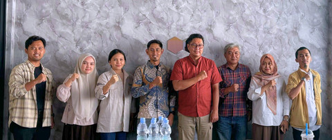 Foto bersama dalam kegiatan ekspose dan penyerahan hasil pembuatan foto tegak program PTSL yang digelar Kantah Kabupaten Sekadau. Foto: Dok. Kantah Sekadau