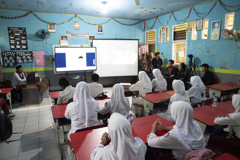 SDN Padurenan IV Bekasi menerima bantuan Program Revitalisasi Sekolah dan Digitalisasi Pembelajaran dari Presiden Prabowo Subianto. Foto: Dok. Komunikasi Kepresidenan