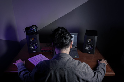 Lagu viral TikTok Mei 2025. Foto hanya ilustrasi, bukan yang sebenarnya. Sumber: Pexels/Neil Yonamine 