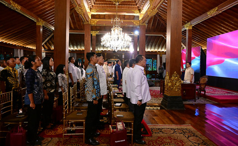 Presiden Republik Indonesia Prabowo Subianto menggelar rapat bersama jajaran Badan Gizi Nasional di kediaman pribadinya di Hambalang, Bogor, Jawa Barat, pada Sabtu, 3 Mei 2025. Foto: Dok. Muchlis Jr - Biro Pers Sekretariat Presiden