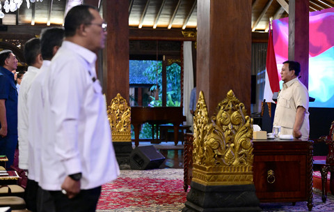 Presiden Republik Indonesia Prabowo Subianto menggelar rapat bersama jajaran Badan Gizi Nasional di kediaman pribadinya di Hambalang, Bogor, Jawa Barat, pada Sabtu, 3 Mei 2025. Foto: Dok. Muchlis Jr - Biro Pers Sekretariat Presiden